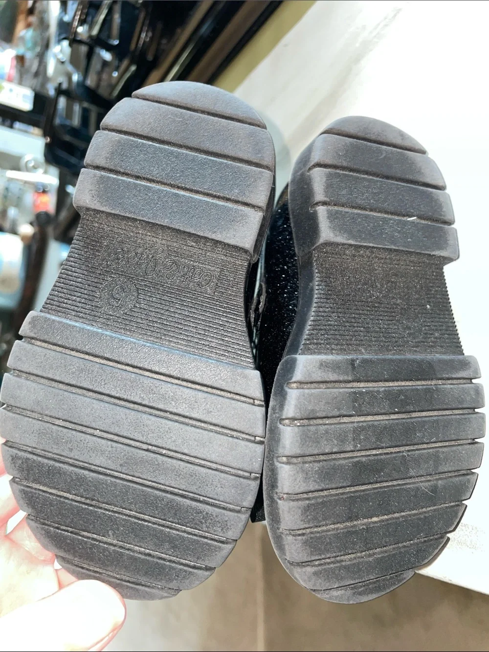 Cat & Jack little girls’ size 5 black sparkle Mary Jane Velcro-closure shoes